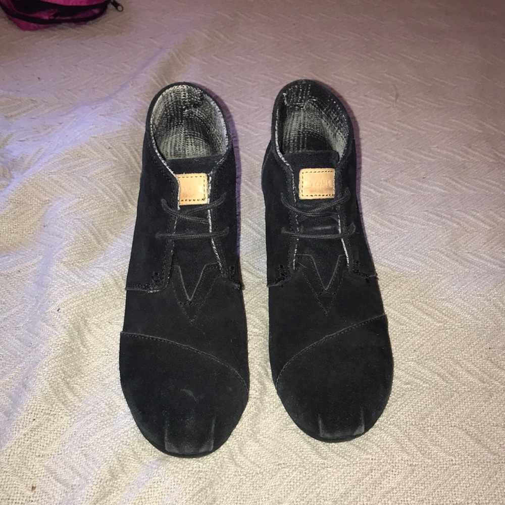 Black suede Toms wedges